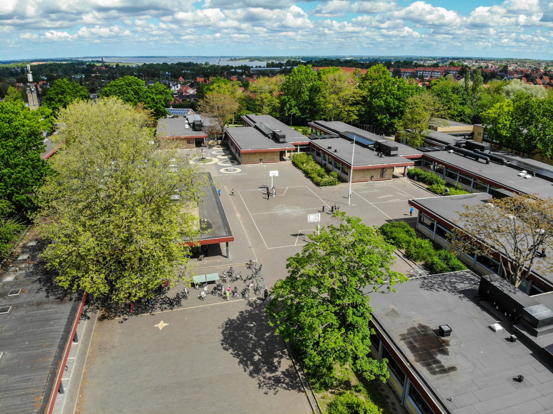 Skolen oppefra